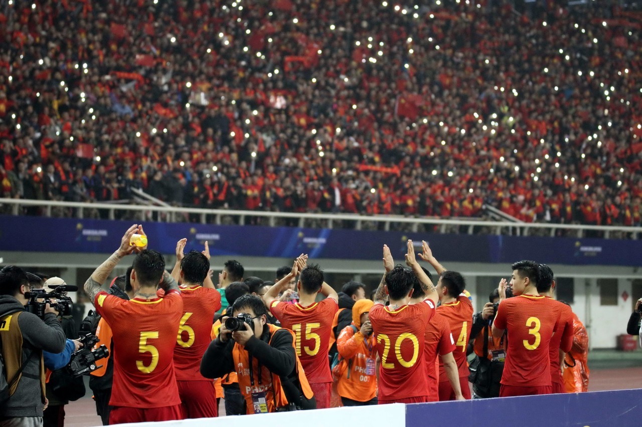 标题：中国足球崛起：2022年卡塔尔世界杯，中国足球能否一展雄风？(图1)
